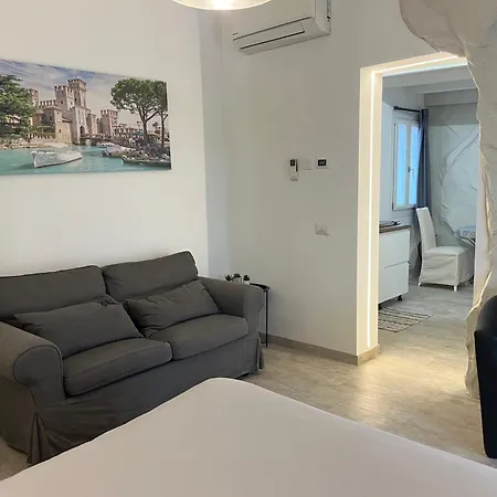 Sirmionerooms בית הארחה 3*